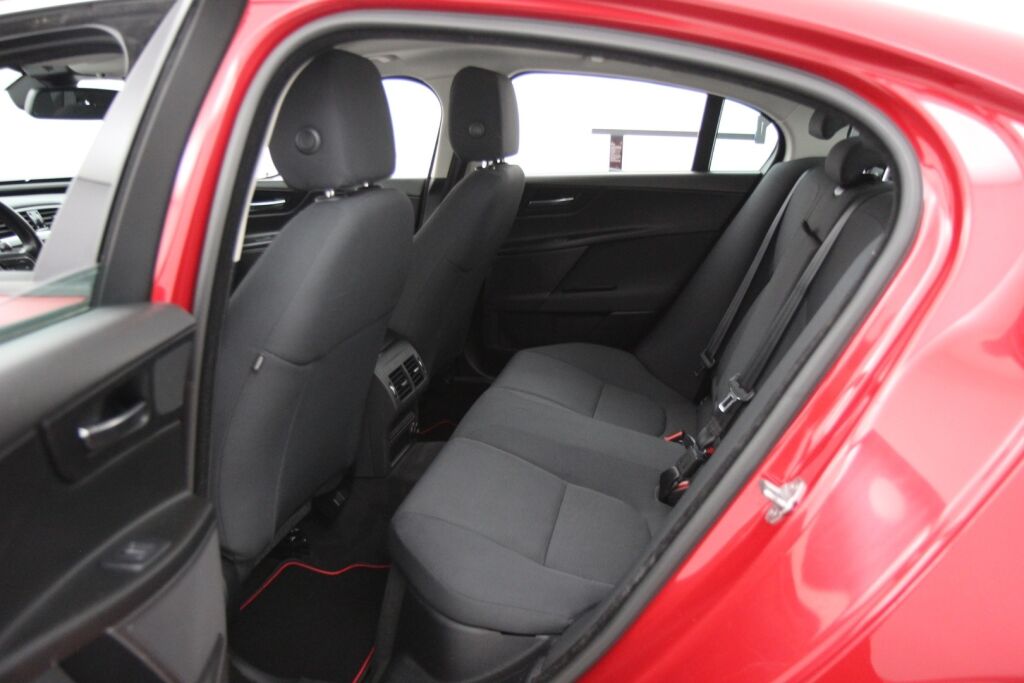Jaguar XE 2016 20d  Aut / Aut. ilmastointi / Kamera / Sähköinen huoltohistoria / - RAHOITUS TÄHÄN AUTOON VAIN 3.99% - 