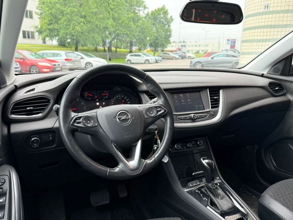 Opel Grandland X 2019 Comfort 130 Turbo A/T / Liikennemerkkien tunnistus / Kaistavahti / Jakopää tehty 2023 / Uusi tuulilasi