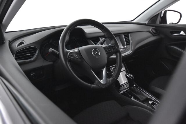 Opel Grandland X 2019 Comfort 130 Turbo A/T / Liikennemerkkien tunnistus / Kaistavahti / Jakopää tehty 2023 / Uusi tuulilasi