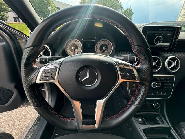 Mercedes-Benz A 2014 200 CD 4Matic A Premium Business / Vetokoukku / Panoraama / Peruutuskamera / Navigointi