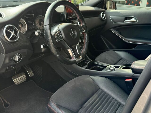Mercedes-Benz A 2014 200 CD 4Matic A Premium Business / Vetokoukku / Panoraama / Peruutuskamera / Navigointi