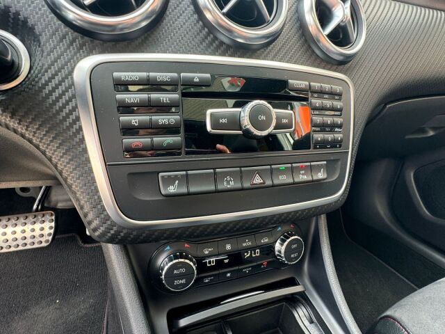 Mercedes-Benz A 2014 200 CD 4Matic A Premium Business / Vetokoukku / Panoraama / Peruutuskamera / Navigointi
