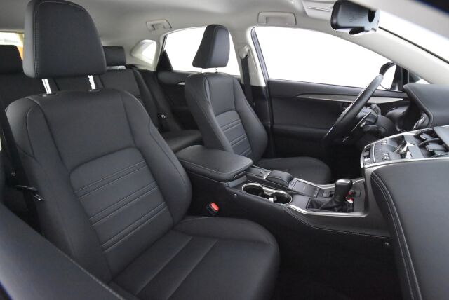 Lexus NX 2021 300h AWD Business Limited Edition / Adapt.vakionopeussäädin/ Kamera/ Nahkat