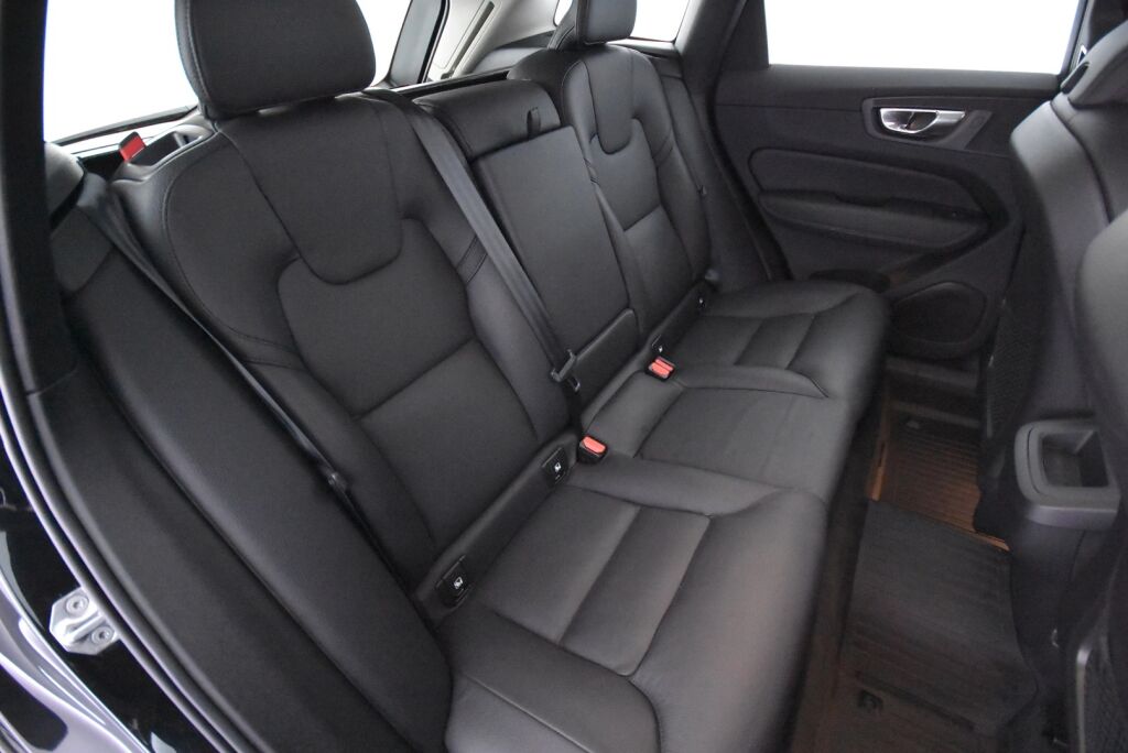 Volvo XC60 2022 B4 AWD D-MHEV Business Inscription Edition aut / Polttoainetoiminen lisälämmitin / Vetokoukku / Led-ajovalot