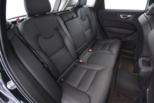 Volvo XC60 2022 B4 AWD D-MHEV Business Inscription Edition aut / Polttoainetoiminen lisälämmitin / Vetokoukku / Led-ajovalot