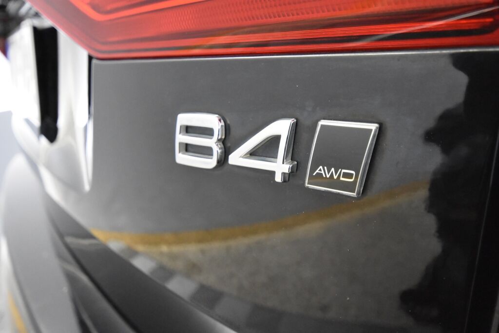 Volvo XC60 2022 B4 AWD D-MHEV Business Inscription Edition aut / Polttoainetoiminen lisälämmitin / Vetokoukku / Led-ajovalot