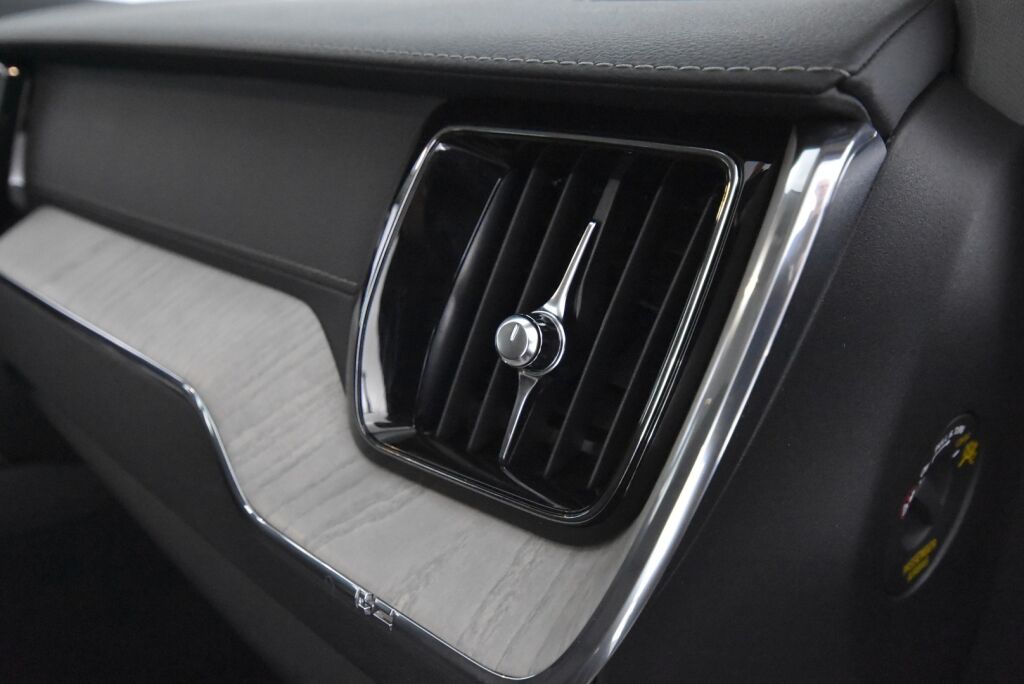Volvo XC60 2022 B4 AWD D-MHEV Business Inscription Edition aut / Polttoainetoiminen lisälämmitin / Vetokoukku / Led-ajovalot