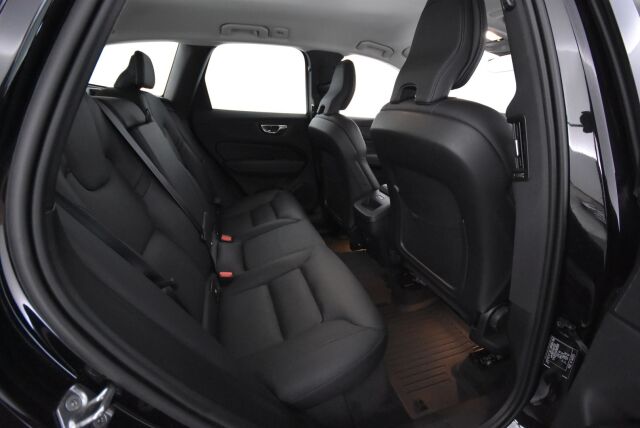 Volvo XC60 2022 B4 AWD D-MHEV Business Inscription Edition aut / Polttoainetoiminen lisälämmitin / Vetokoukku / Led-ajovalot