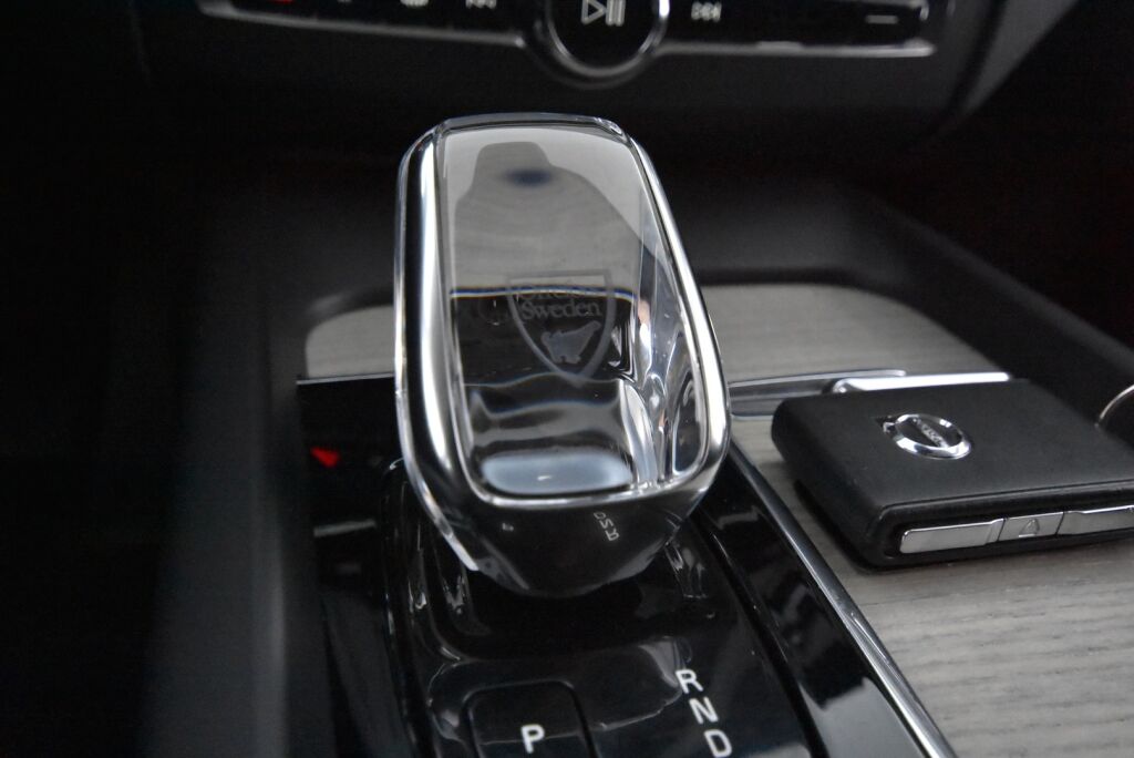 Volvo XC60 2022 B4 AWD D-MHEV Business Inscription Edition aut / Polttoainetoiminen lisälämmitin / Vetokoukku / Led-ajovalot