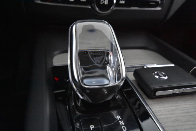 Volvo XC60 2022 B4 AWD D-MHEV Business Inscription Edition aut / Polttoainetoiminen lisälämmitin / Vetokoukku / Led-ajovalot