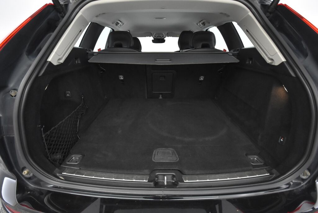 Volvo XC60 2022 B4 AWD D-MHEV Business Inscription Edition aut / Polttoainetoiminen lisälämmitin / Vetokoukku / Led-ajovalot