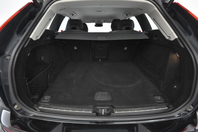 Volvo XC60 2022 B4 AWD D-MHEV Business Inscription Edition aut / Polttoainetoiminen lisälämmitin / Vetokoukku / Led-ajovalot