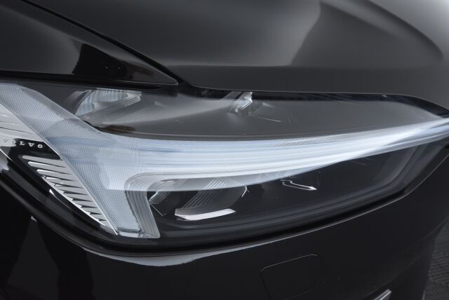 Volvo XC60 2022 B4 AWD D-MHEV Business Inscription Edition aut / Polttoainetoiminen lisälämmitin / Vetokoukku / Led-ajovalot