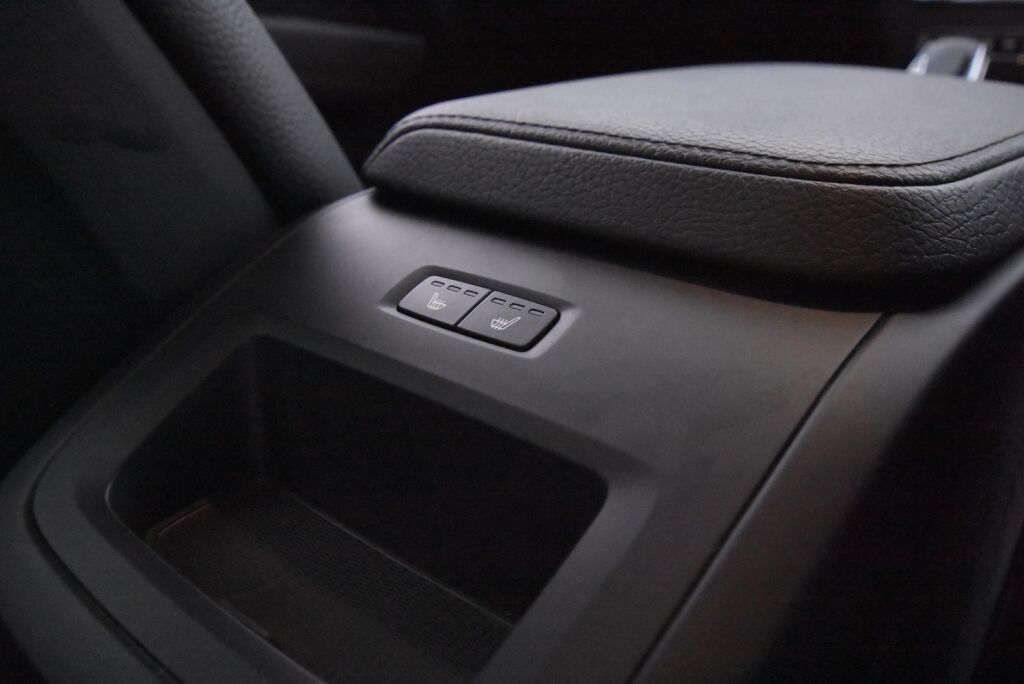 Volvo XC60 2022 B4 AWD D-MHEV Business Inscription Edition aut / Polttoainetoiminen lisälämmitin / Vetokoukku / Led-ajovalot