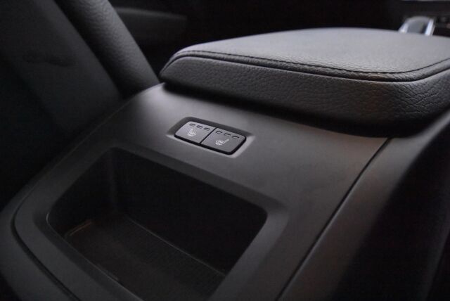 Volvo XC60 2022 B4 AWD D-MHEV Business Inscription Edition aut / Polttoainetoiminen lisälämmitin / Vetokoukku / Led-ajovalot