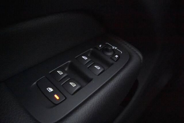 Volvo XC60 2022 B4 AWD D-MHEV Business Inscription Edition aut / Polttoainetoiminen lisälämmitin / Vetokoukku / Led-ajovalot