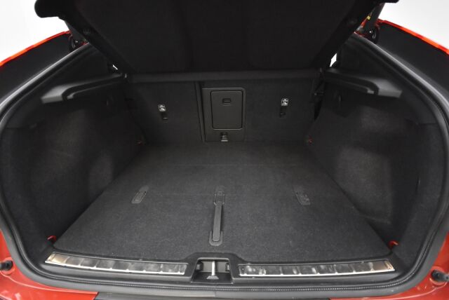 Volvo C40 2022 Recharge Single Plus aut / Lämpöpumppu / Pilot assist / Panorama / BLIS
