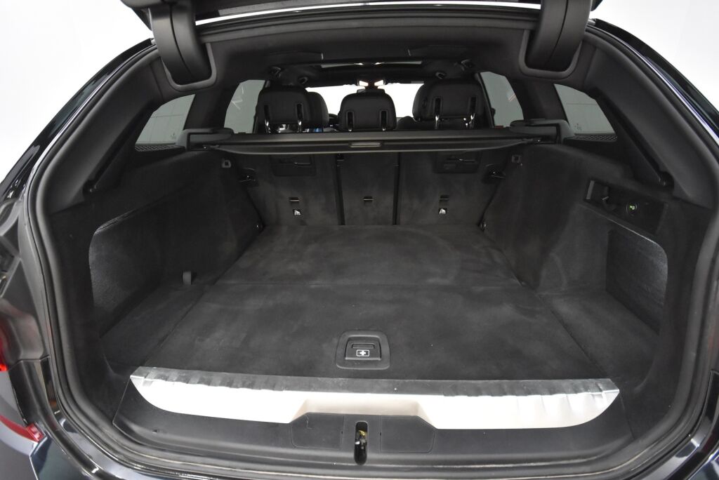 BMW 330 2021 G21 Touring 330e xDrive Business M Sport / Panoraama / Harman/kardon / 360 kamera / Vetokoukku / Muistipenkki