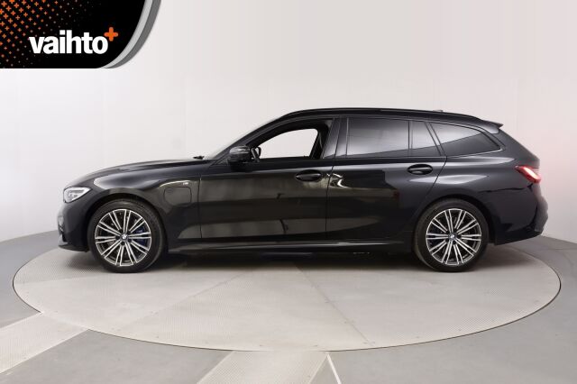 BMW 330 2021 G21 Touring 330e xDrive Business M Sport / Panoraama / Harman/kardon / 360 kamera / Vetokoukku / Muistipenkki