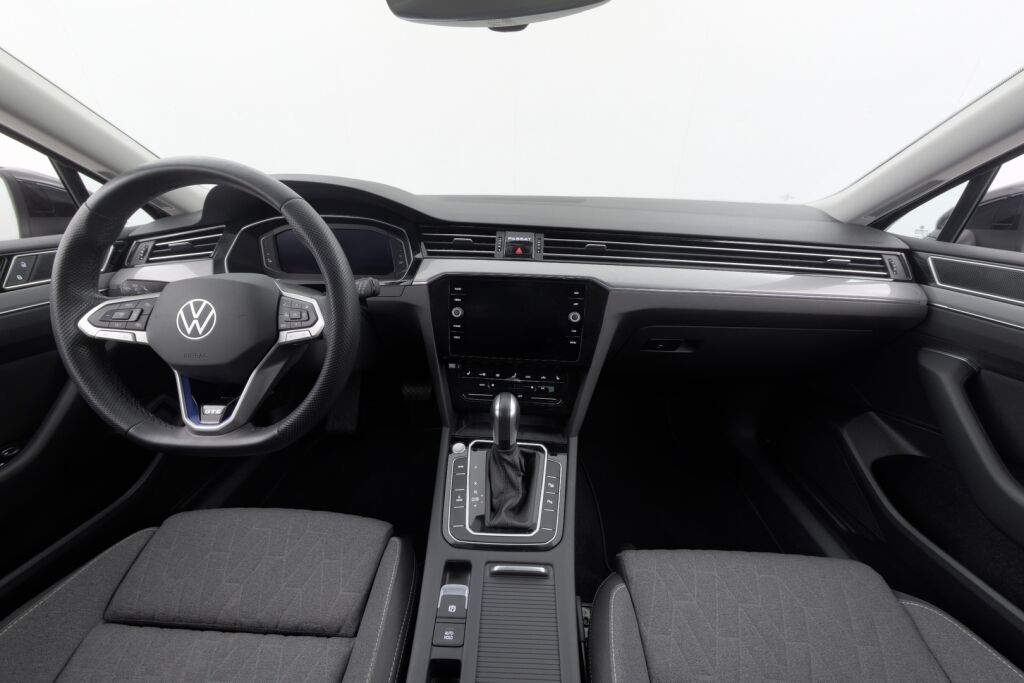 Volkswagen Passat 2023 Variant GTE Business Plug-In Hybrid 160 kW DSG-automaatti /Takuu 5vuotta/100tkm