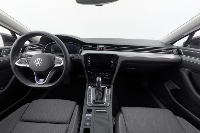 Volkswagen Passat 2023 Variant GTE Business Plug-In Hybrid 160 kW DSG-automaatti /Takuu 5vuotta/100tkm