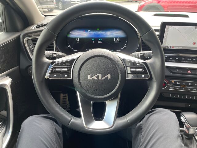 Kia Ceed 2023 1,6 GDI Plug-In Hybrid Business Premium SW DCT / Adapt. cruise / Vetokoukku / Navigointi / Webasto
