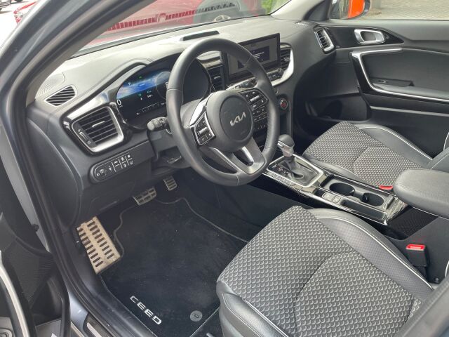 Kia Ceed 2023 1,6 GDI Plug-In Hybrid Business Premium SW DCT / Adapt. cruise / Vetokoukku / Navigointi / Webasto