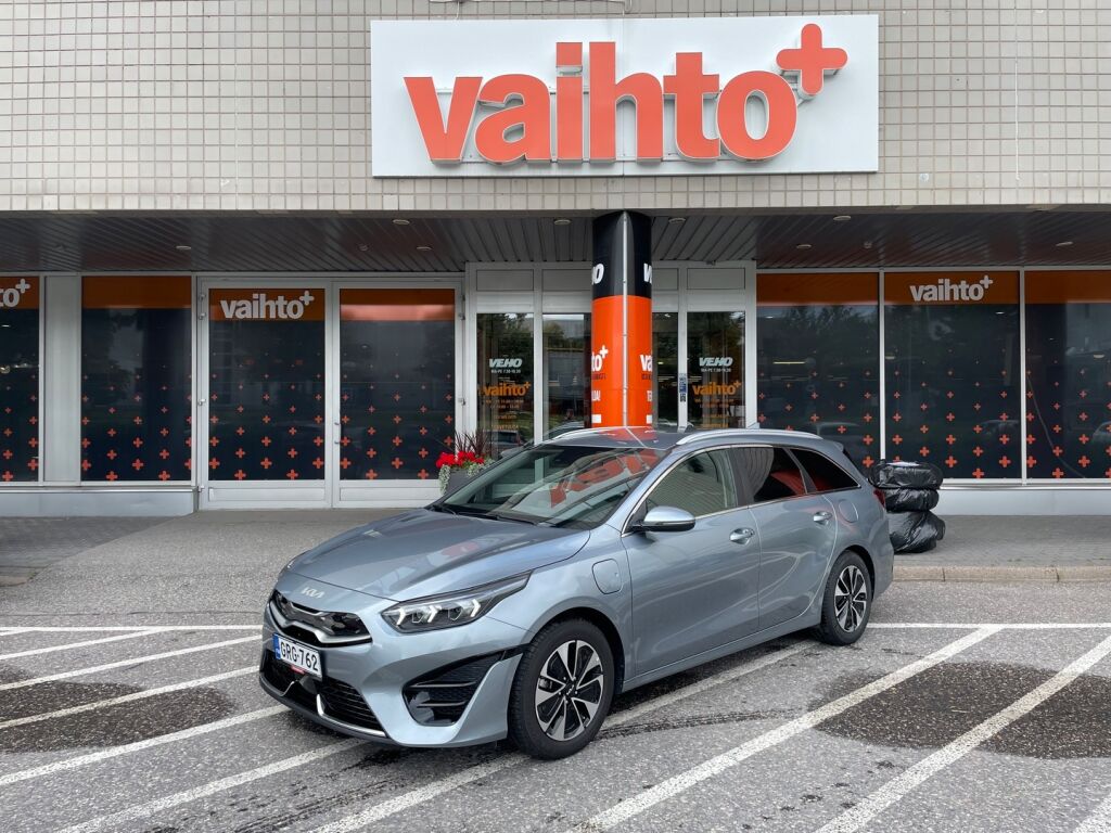 Kia Ceed 2023 1,6 GDI Plug-In Hybrid Business Premium SW DCT / Adapt. cruise / Vetokoukku / Navigointi / Webasto