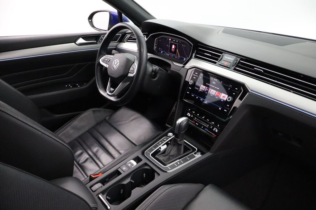 Volkswagen Passat 2021 Sedan R-Line 1,5 TSI EVO 110 kW DSG-automaatti / Facelift / Suomiauto / Webasto / Koukku / ACC / Matrix / Digimittari - RAHOITUS TÄHÄN AUTOON VAIN 3.99% - 