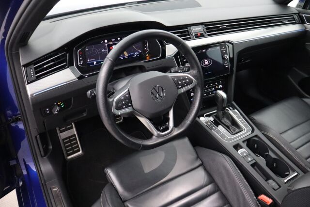 Volkswagen Passat 2021 Sedan R-Line 1,5 TSI EVO 110 kW DSG-automaatti / Facelift / Suomiauto / Webasto / Koukku / ACC / Matrix / Digimittari - RAHOITUS TÄHÄN AUTOON VAIN 3.99% - 