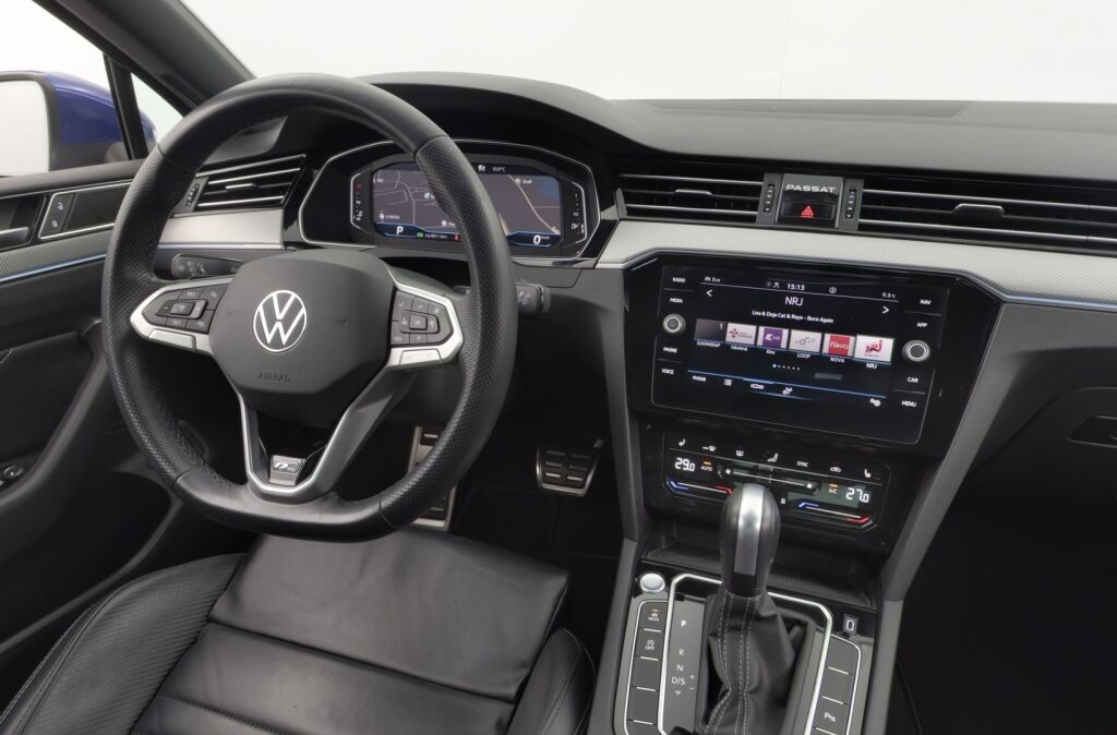 Volkswagen Passat 2021 Sedan R-Line 1,5 TSI EVO 110 kW DSG-automaatti / Facelift / Suomiauto / Webasto / Koukku / ACC / Matrix / Digimittari - RAHOITUS TÄHÄN AUTOON VAIN 3.99% - 