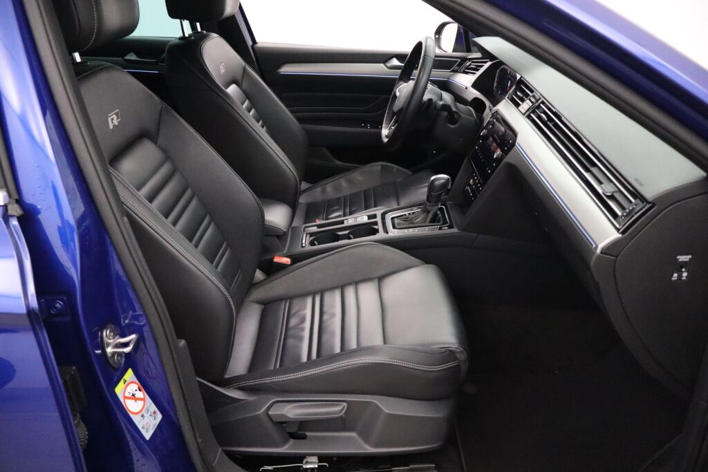 Volkswagen Passat 2021 Sedan R-Line 1,5 TSI EVO 110 kW DSG-automaatti / Facelift / Suomiauto / Webasto / Koukku / ACC / Matrix / Digimittari - RAHOITUS TÄHÄN AUTOON VAIN 3.99% - 