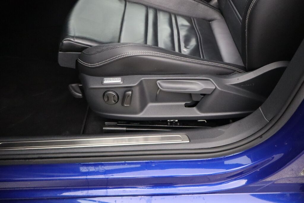 Volkswagen Passat 2021 Sedan R-Line 1,5 TSI EVO 110 kW DSG-automaatti / Facelift / Suomiauto / Webasto / Koukku / ACC / Matrix / Digimittari - RAHOITUS TÄHÄN AUTOON VAIN 3.99% - 
