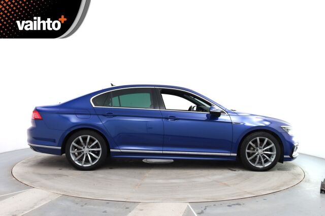 Volkswagen Passat 2021 Sedan R-Line 1,5 TSI EVO 110 kW DSG-automaatti / Facelift / Suomiauto / Webasto / Koukku / ACC / Matrix / Digimittari - RAHOITUS TÄHÄN AUTOON VAIN 3.99% - 