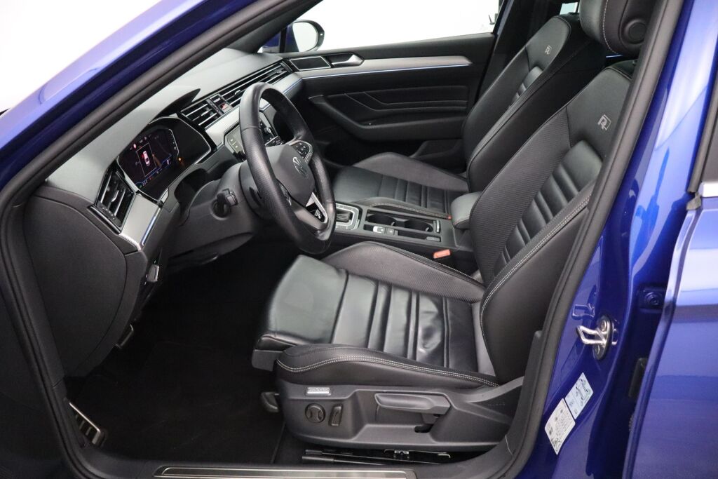 Volkswagen Passat 2021 Sedan R-Line 1,5 TSI EVO 110 kW DSG-automaatti / Facelift / Suomiauto / Webasto / Koukku / ACC / Matrix / Digimittari - RAHOITUS TÄHÄN AUTOON VAIN 3.99% - 