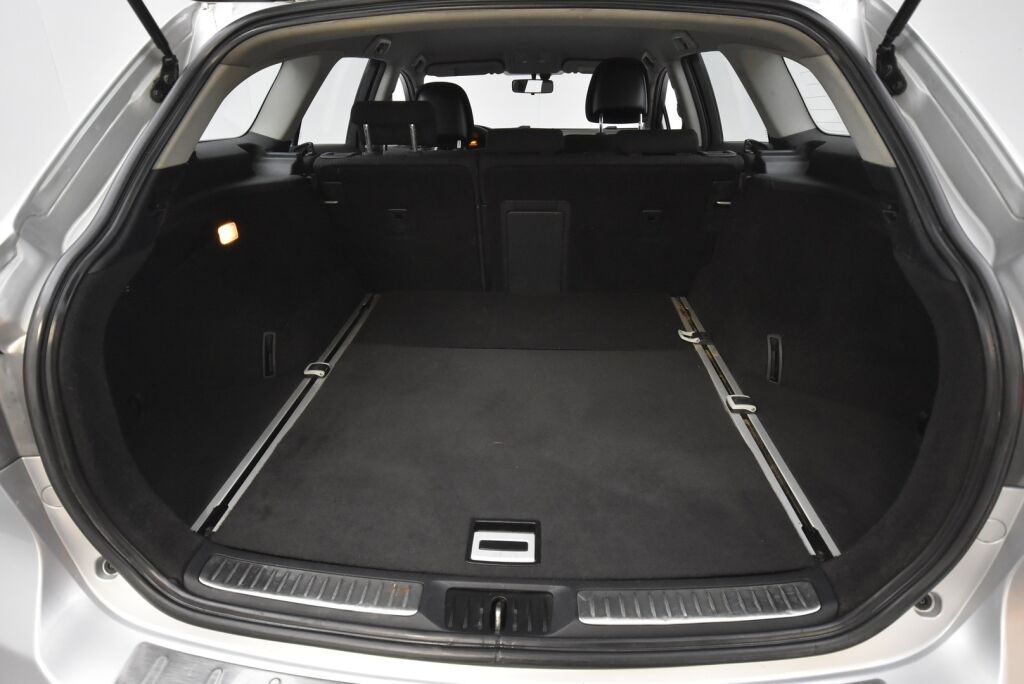 Toyota Avensis 2009 2,0 D-4D DPF Linea Sol Wagon / Vähän ajettu / Navi / Vetokoukku /