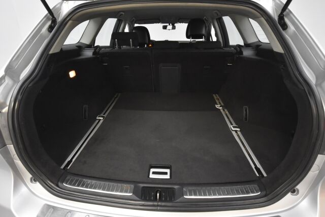 Toyota Avensis 2009 2,0 D-4D DPF Linea Sol Wagon / Vähän ajettu / Navi / Vetokoukku /