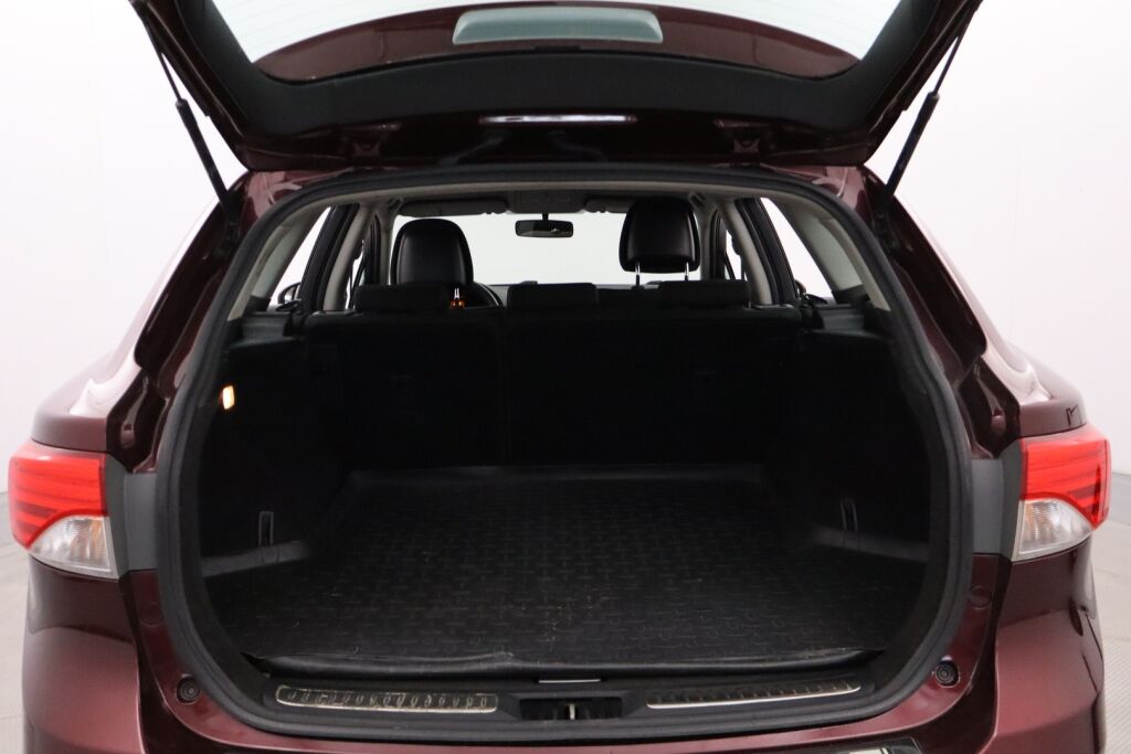 Toyota Avensis 2012 1,6 Valvematic Terra Edition Wagon / 1 om Suomiauto / Lohko- ja sitilan lämmitin / Tutkat /