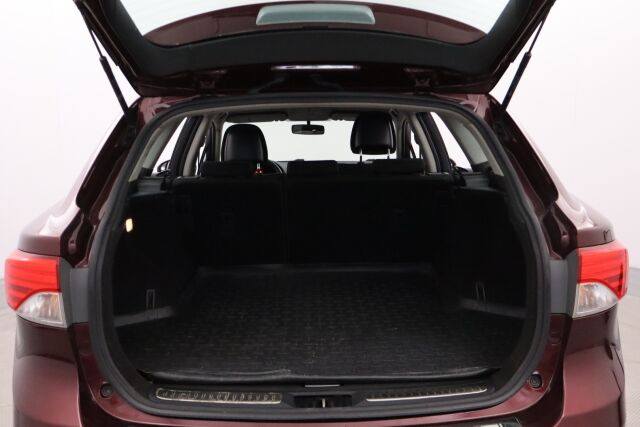 Toyota Avensis 2012 1,6 Valvematic Terra Edition Wagon / 1 om Suomiauto / Lohko- ja sitilan lämmitin / Tutkat /