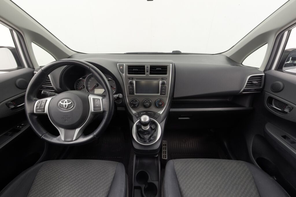 Toyota Verso-S 2013 1,33 Dual VVT-i Sol 5ov / Katsastettu 3/25 / Koukku / P.kamera / Lohko+sisä /