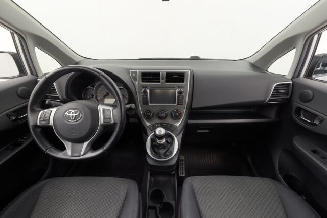 Toyota Verso-S 2013 1,33 Dual VVT-i Sol 5ov / Katsastettu 3/25 / Koukku / P.kamera / Lohko+sisä /