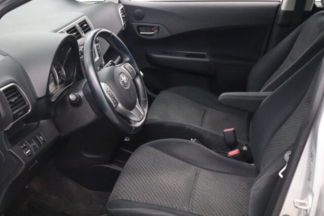 Toyota Verso-S 2013 1,33 Dual VVT-i Sol 5ov / Katsastettu 3/25 / Koukku / P.kamera / Lohko+sisä /