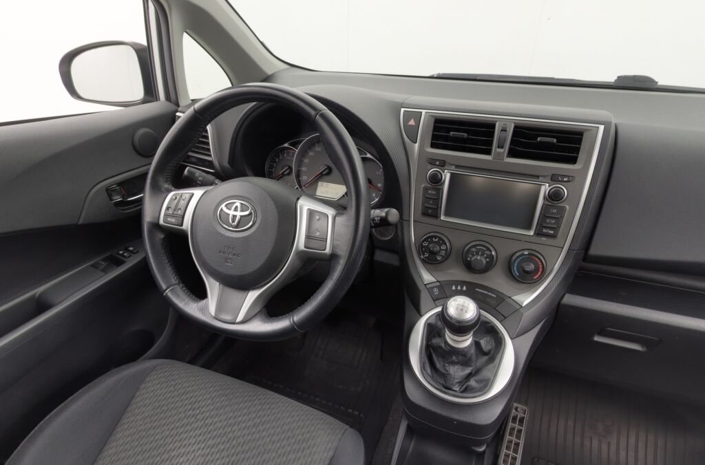 Toyota Verso-S 2013 1,33 Dual VVT-i Sol 5ov / Katsastettu 3/25 / Koukku / P.kamera / Lohko+sisä /