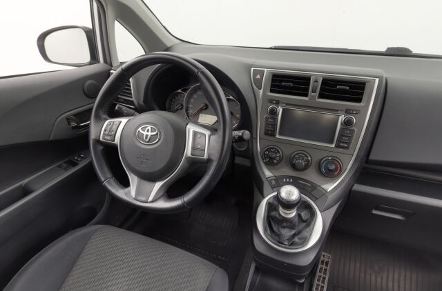 Toyota Verso-S 2013 1,33 Dual VVT-i Sol 5ov / Katsastettu 3/25 / Koukku / P.kamera / Lohko+sisä /