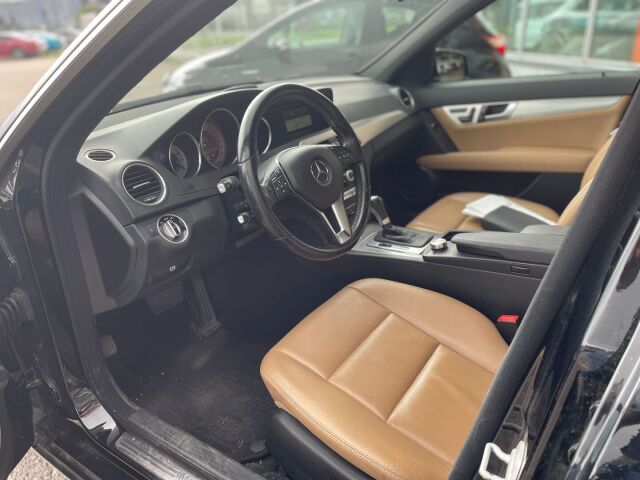 Mercedes-Benz C 2013 180 BE A Premium Business / Todella siisti / Suomiauto / Muistipenkit / Nahkaverhoilu / P-Kamera / Navigointi
