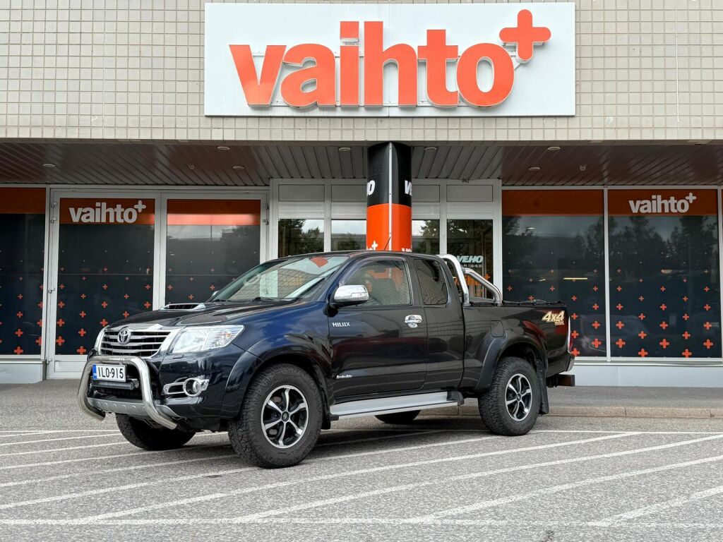 Toyota Hilux 2014 Extra Cab 2,5 D-4D 4WD 144 SR / Vetokoukku / Lohkolämmitin + sisäpistoke / Huoltokirja