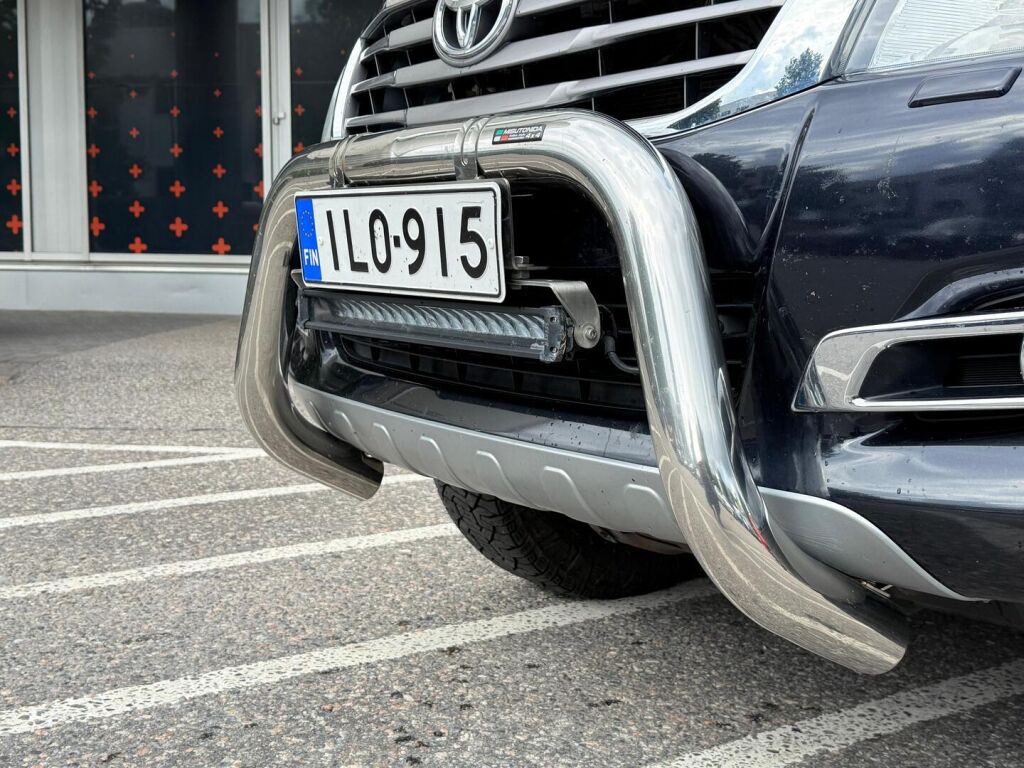 Toyota Hilux 2014 Extra Cab 2,5 D-4D 4WD 144 SR / Vetokoukku / Lohkolämmitin + sisäpistoke / Huoltokirja
