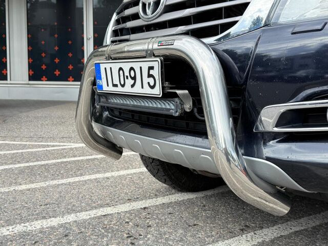 Toyota Hilux 2014 Extra Cab 2,5 D-4D 4WD 144 SR / Vetokoukku / Lohkolämmitin + sisäpistoke / Huoltokirja