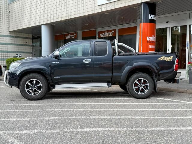 Toyota Hilux 2014 Extra Cab 2,5 D-4D 4WD 144 SR / Vetokoukku / Lohkolämmitin + sisäpistoke / Huoltokirja