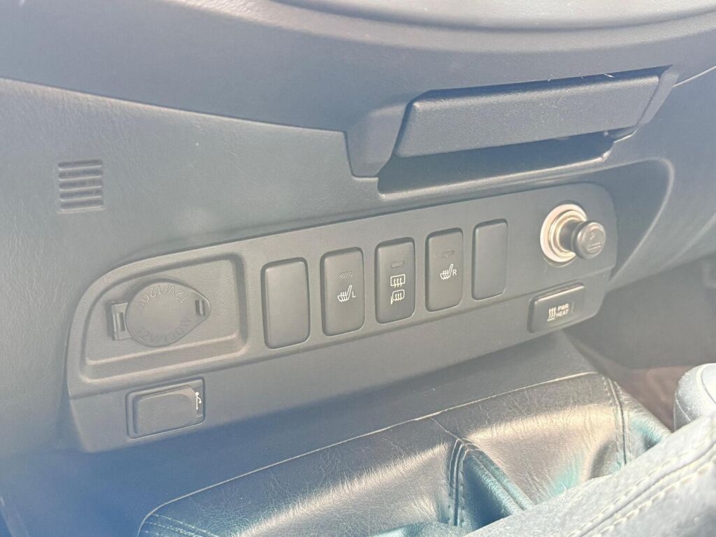 Toyota Hilux 2014 Extra Cab 2,5 D-4D 4WD 144 SR / Vetokoukku / Lohkolämmitin + sisäpistoke / Huoltokirja